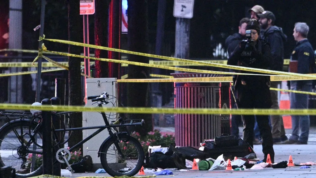 White House Gunman Shot Dead After Attack White House Gunman Shot Dead After Attack