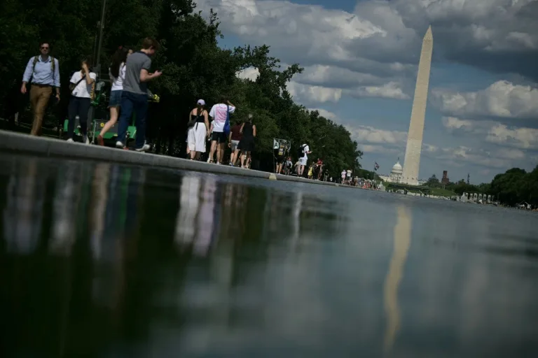 Reflecting Pool renovation blamed on vandals by Trump Reflecting Pool renovation blamed on vandals by Trump