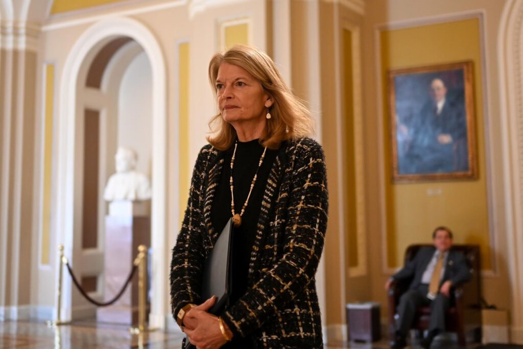 Lisa Murkowski Alaska Endorsement Sparks New Debate Lisa Murkowski Alaska Endorsement Sparks New Debate