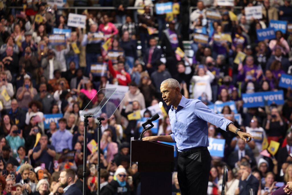 Obama Challenges Trump as US Midterm Vote Nears Obama Challenges Trump as US Midterm Vote Nears
