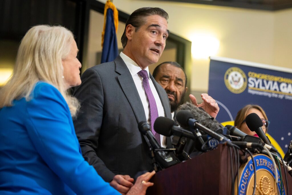 Texas ICE Agent Faces Serious Assault Charge Texas ICE Agent Faces Serious Assault Charge